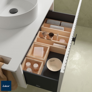 Mueble de baño blanco suspendido

Mueble de baño con tirador integrado

Mueble de baño para lavabo sobre encimera

Mueble de baño minimalista moderno

Mueble de baño de diseño español

Mueble de baño compacto con almacenamiento

Comprar mueble de baño Biba Salgar online

Mueble de baño con cajón amortiguado